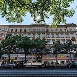 Very Stylish And Central Ac Apartment
