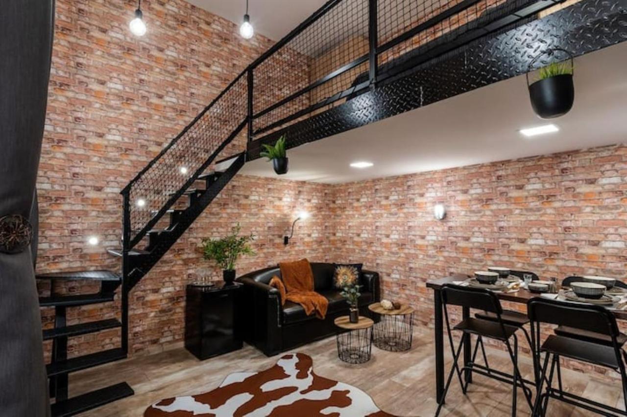 Very Stylish And Ac Apartament